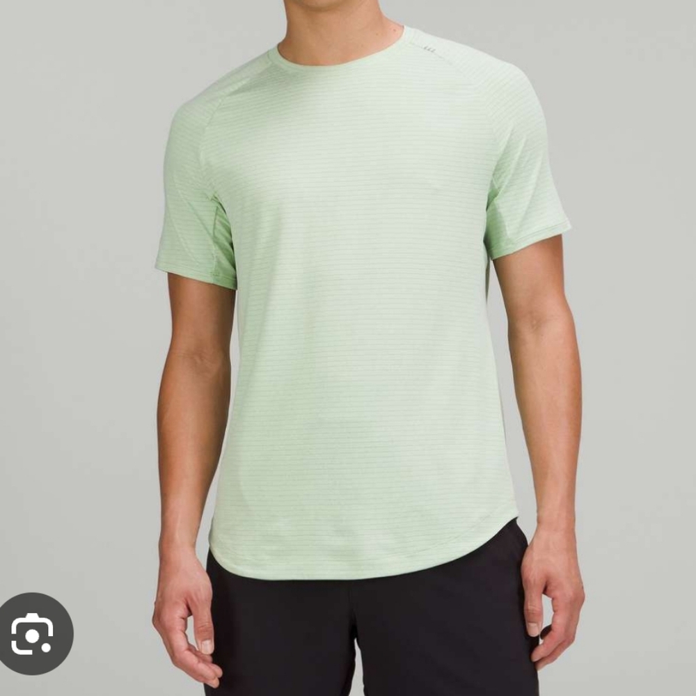 Lululemon Men's Drysense Short Sleeve Size Small